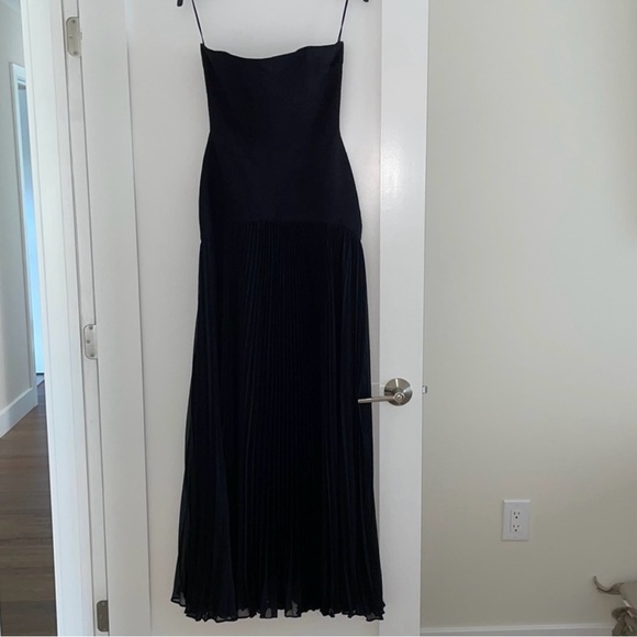 Alexis Sunniva strapless pleated gown XS black. Worn once, perfect condition - Picture 5 of 6